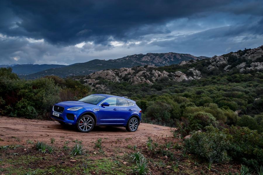  Jaguar E-Pace P300 AWD R-Dynamic 2017 года  (WW) (фото 27 из 40)